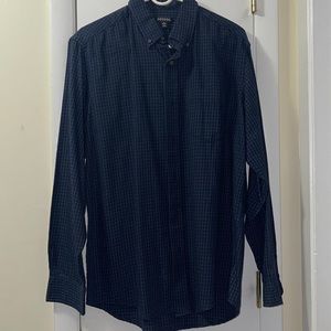 Mens dress shirt, size medium.
